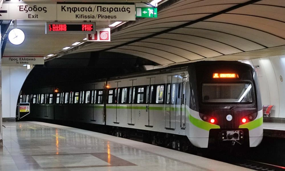 Παραμονή Πρωτοχρονιάς: Πότε είναι τα τελευταία δρομολόγια σε λεωφορεία, Μετρό και Τραμ